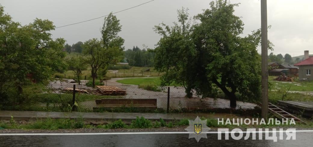 Підтоплення на Рахівщині: частково обмежений рух на трасі «Мукачево-Рогатин» (ФОТО, ВІДЕО), фото-3