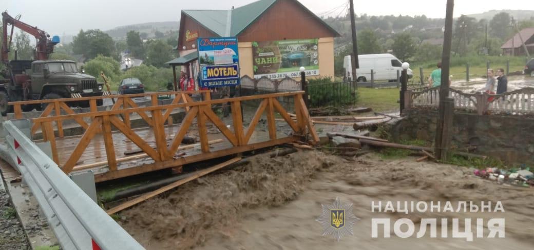 Підтоплення на Рахівщині: частково обмежений рух на трасі «Мукачево-Рогатин» (ФОТО, ВІДЕО), фото-2
