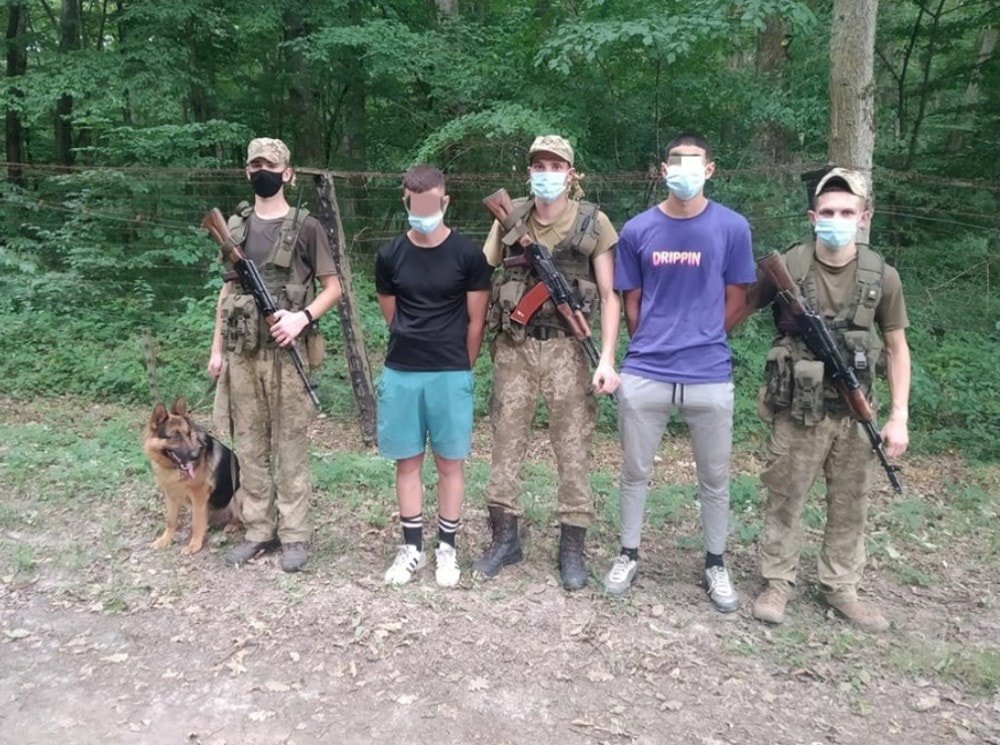 Поблизу Ужгорода затримали двох нелегалів