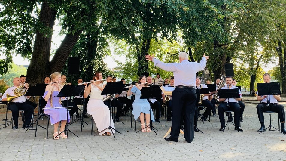 "Музика просто неба": в Ужгороді стартувала серія концертів (ФОТО)