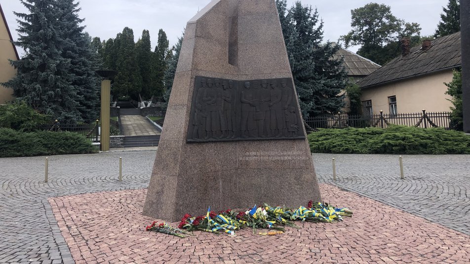 На Пагорбі Слави в Ужгороді вшанували українських воїнів (ФОТО, ВІДЕО)
