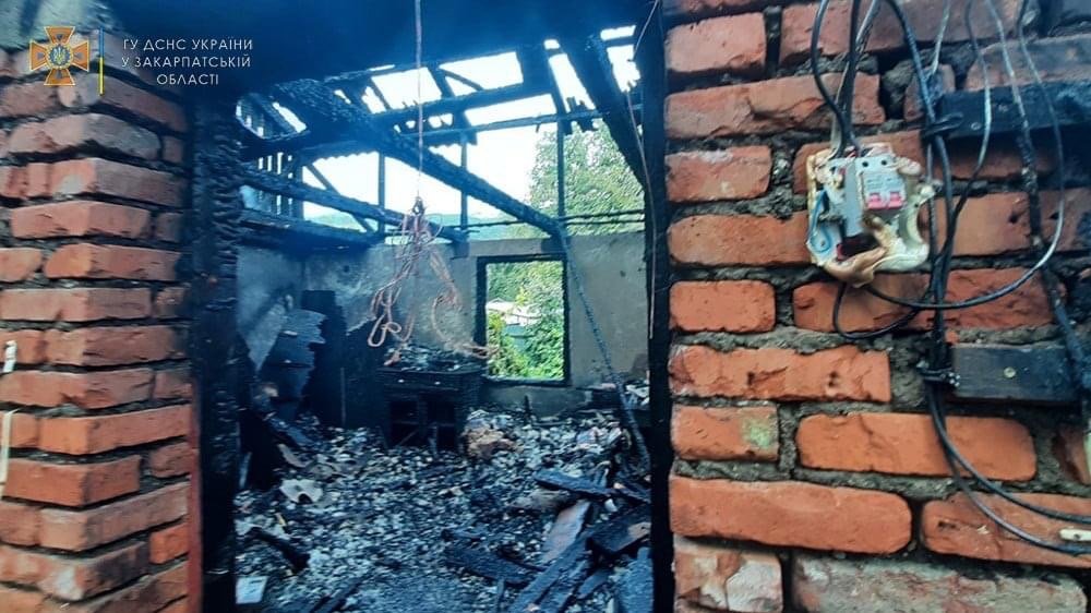 Під час пожежі загинула 84-річна жителька Рахівщини (ФОТО)