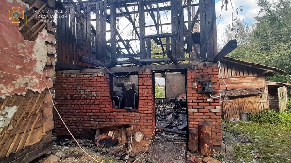 Під час пожежі загинула 84-річна жителька Рахівщини (ФОТО)
