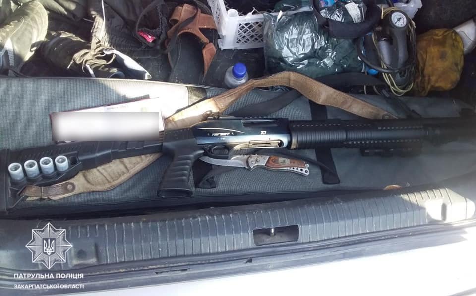 На Закарпатті затримали водія, який перевозив вогнепальну зброю та ртуть (ФОТО)