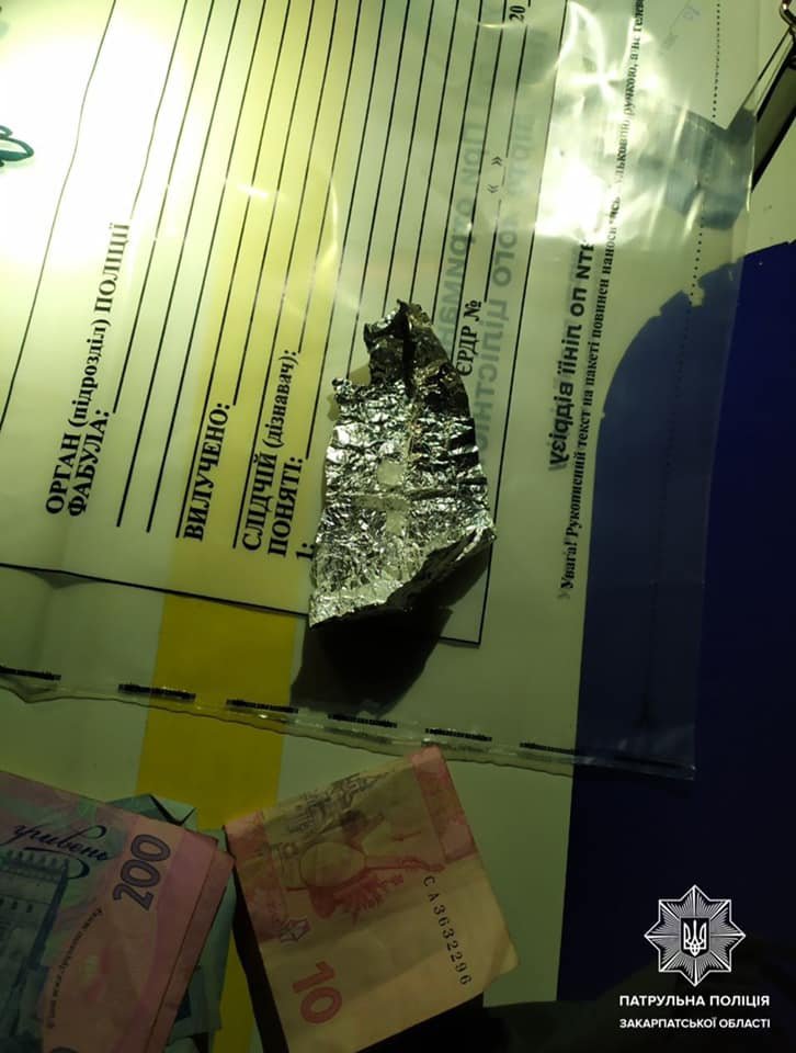 В Мукачеві патрульні роти ТОР виявили у велосипедиста наркотики (ФОТО)