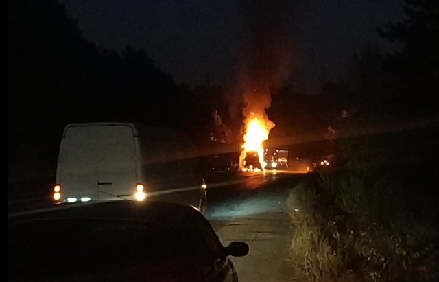 Спалахнув причіп: через пожежу на трасі Київ-Чоп утворився затор