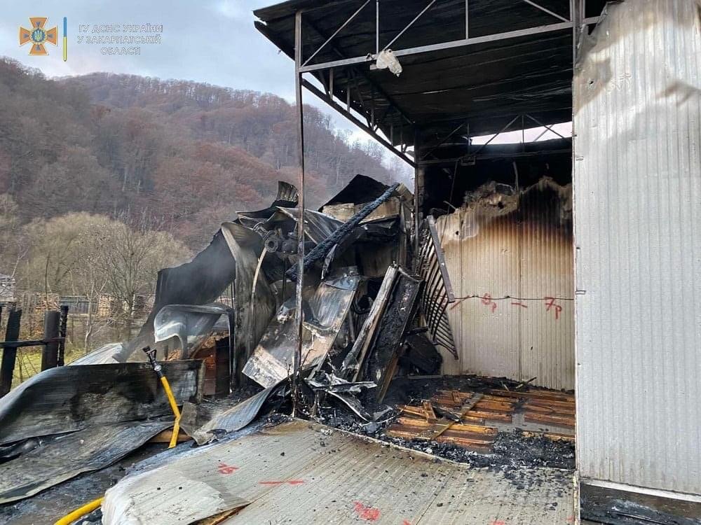 На Ужгородщині горіло деревообробне підприємство