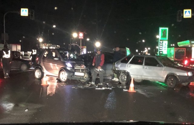 Потрійна аварія: біля Мукачева зіткнулися кілька автівок 