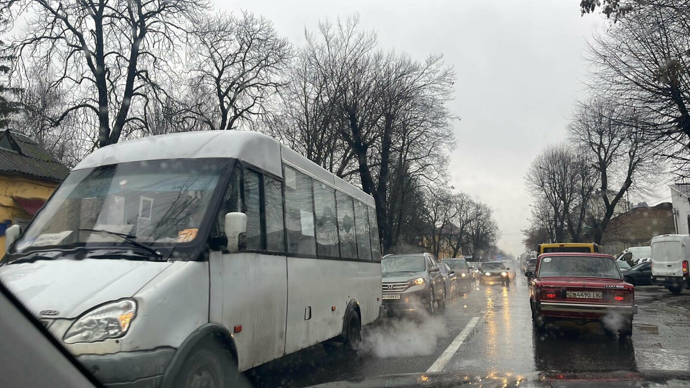Через аварію в Ужгороді утворилися чималі затори