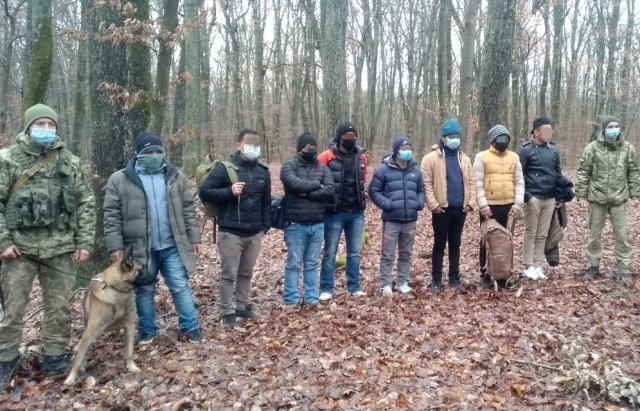 Поблизу Ужгорода на Святвечір затримали групу нелегалів