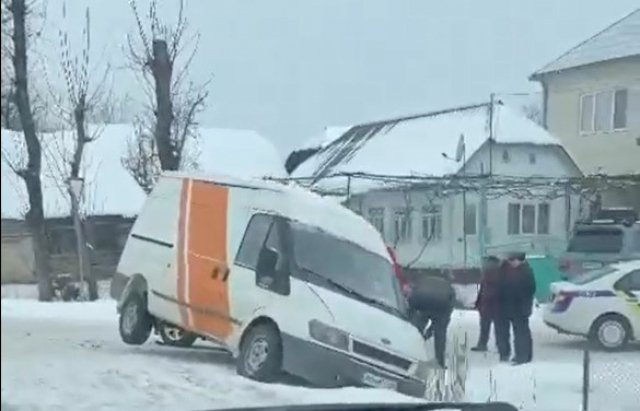 Неподалік Іршави не розминулися позашляховик та мікроавтобус