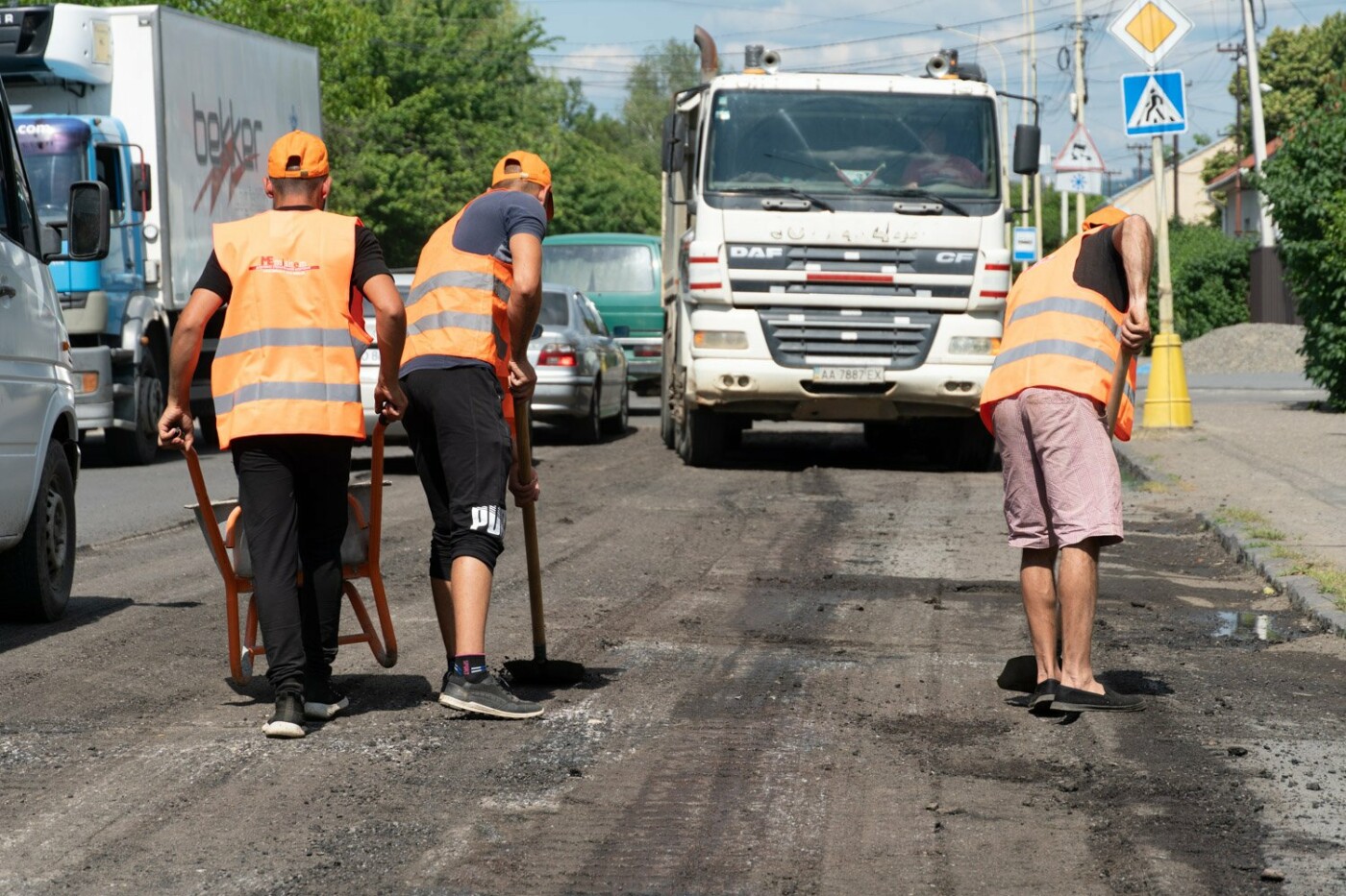 На яких вулицях Ужгорода обіцяють ремонтувати дороги ближчим часом