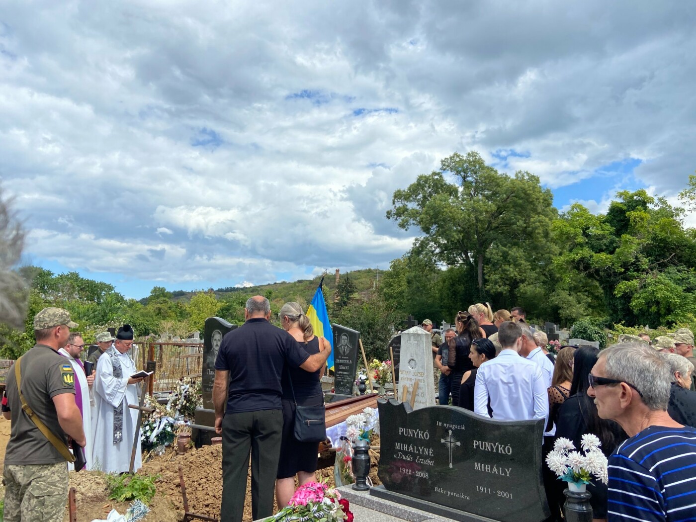 В Берегові відбувся чин похорону за полеглим на війні Іваном Рошинцем 