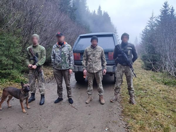 Біля кордону з Румунією затримали закарпатських «туристів-контрабандистів»