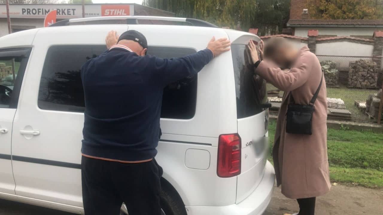 На Закарпатті на гарячому затримали чоловіка, що намагався нажитися на переправлянні військовозобов’язаних