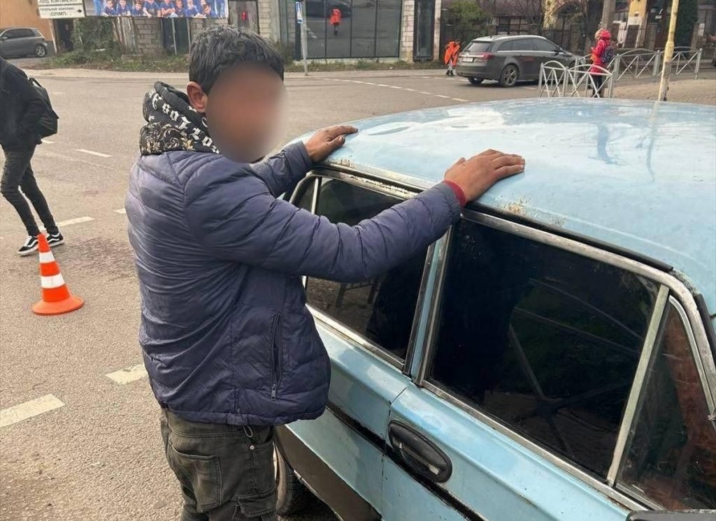 В Ужгороді у 22-річного містянина викрали припаркований біля ринку автомобіль