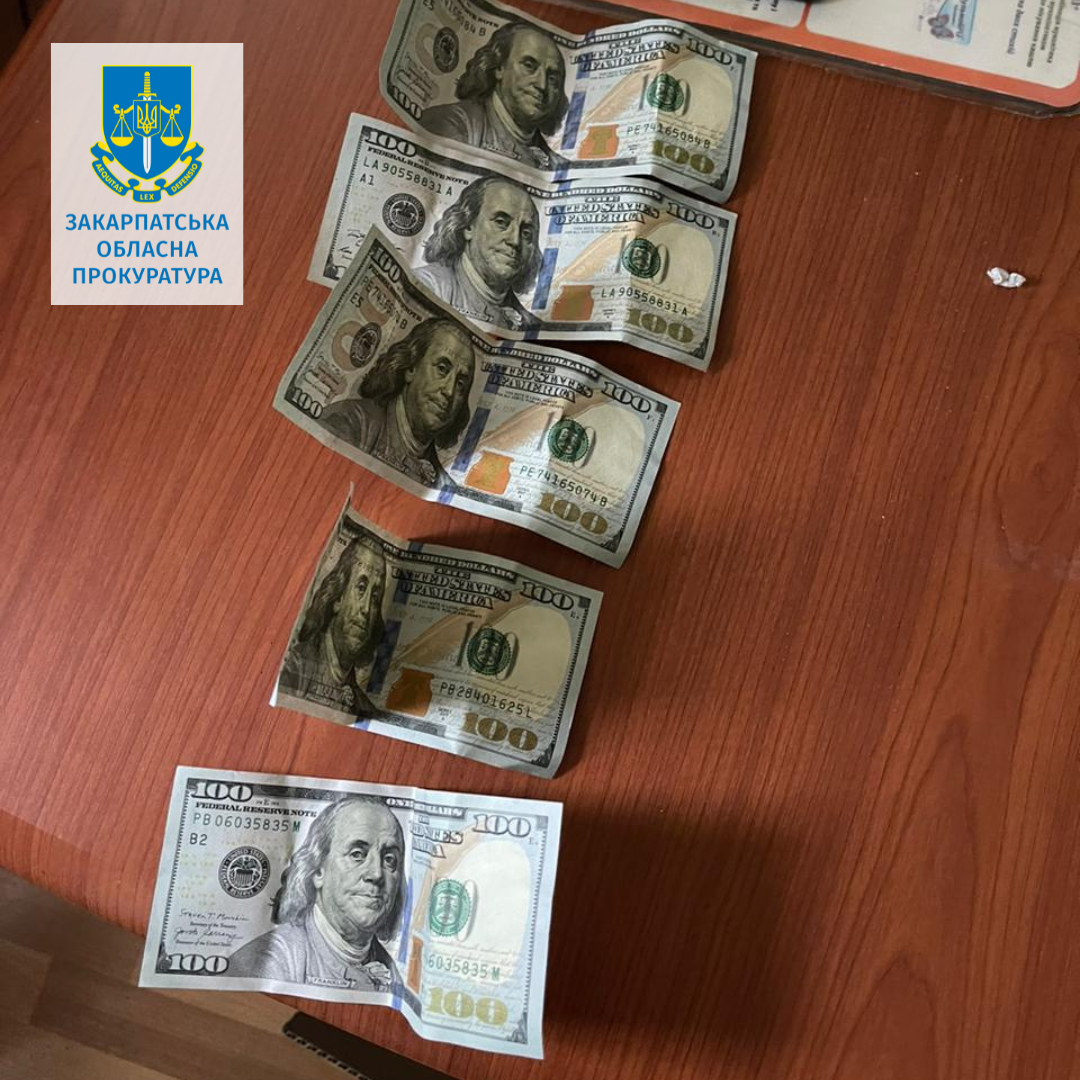 Вимагання та одержання хабаря за виготовлення медичної документації – на Тячівщині підозрюють лікаря