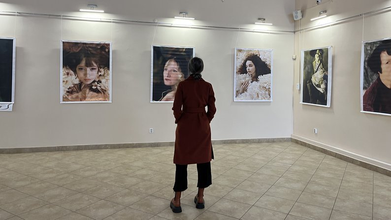 В Ужгороді презентували фотовиставку "Портрети війни"
