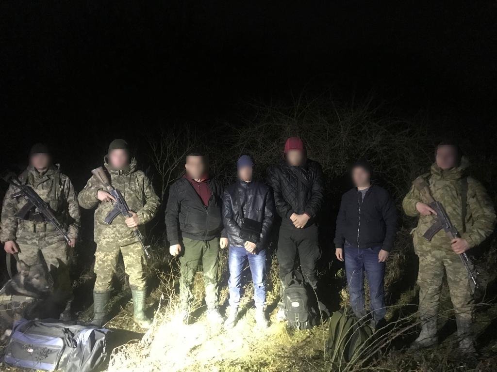 Дві групи порушників затримали біля кордону з Румунією та Угорщиною