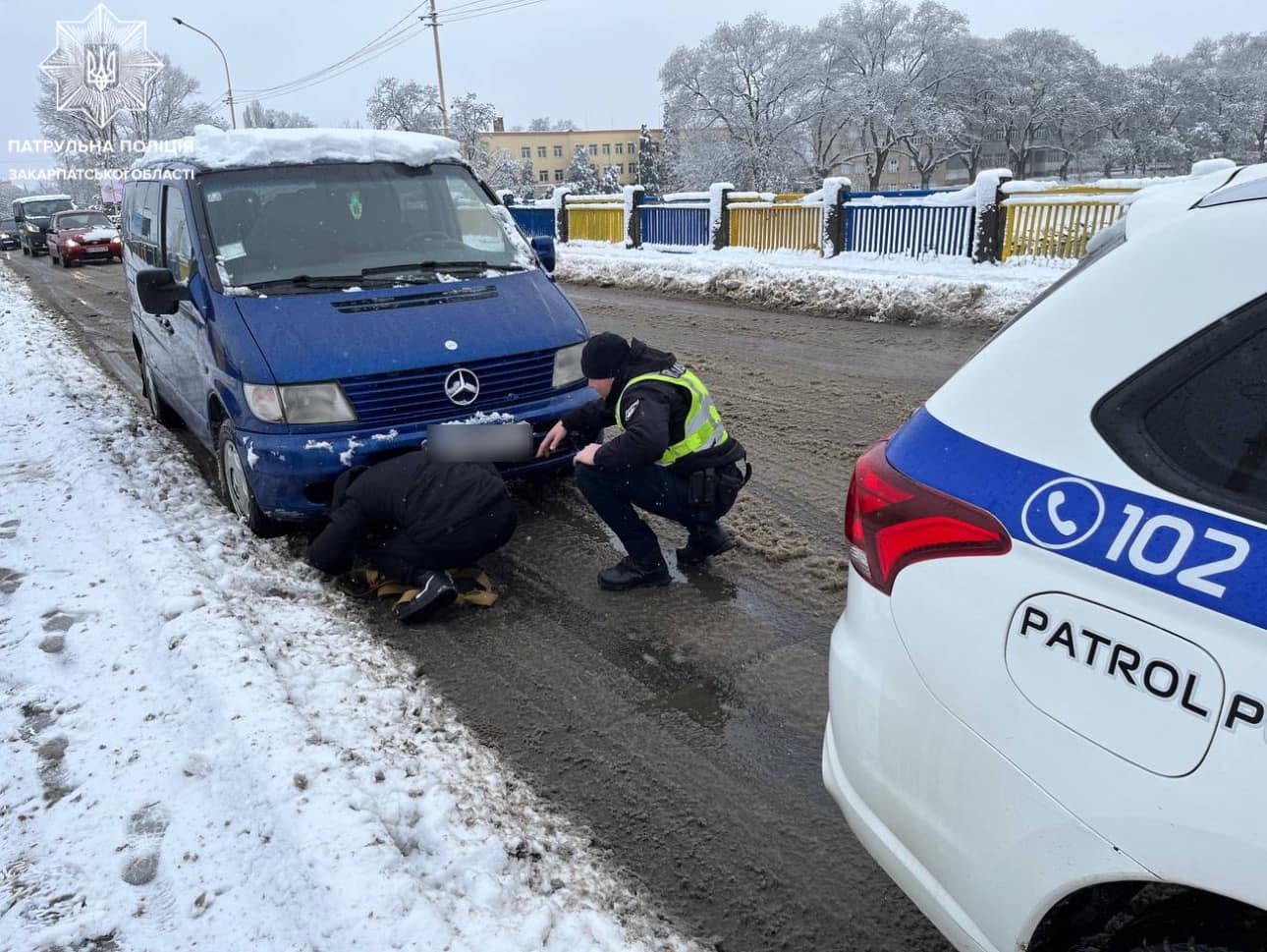 Ужгородські патрульні допомогли водію мікроавтобуса дістатися АЗС