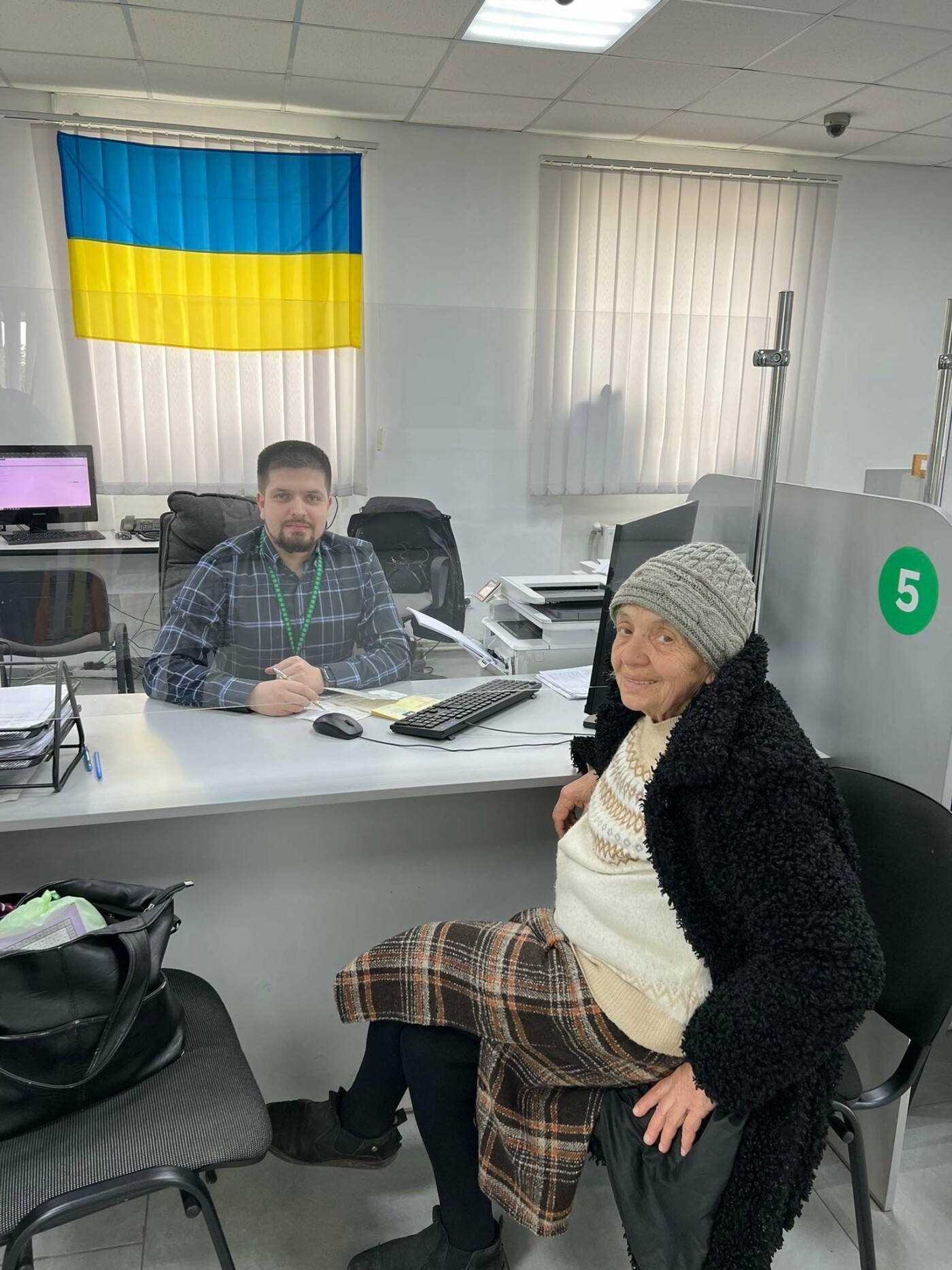 80-річна ужгородка, капітан далекого плавання, склала іспит з водіння