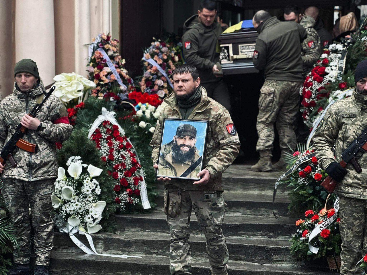 У Мукачеві попрощалися із загиблим на війні Героєм - Артуром Пашкуляком