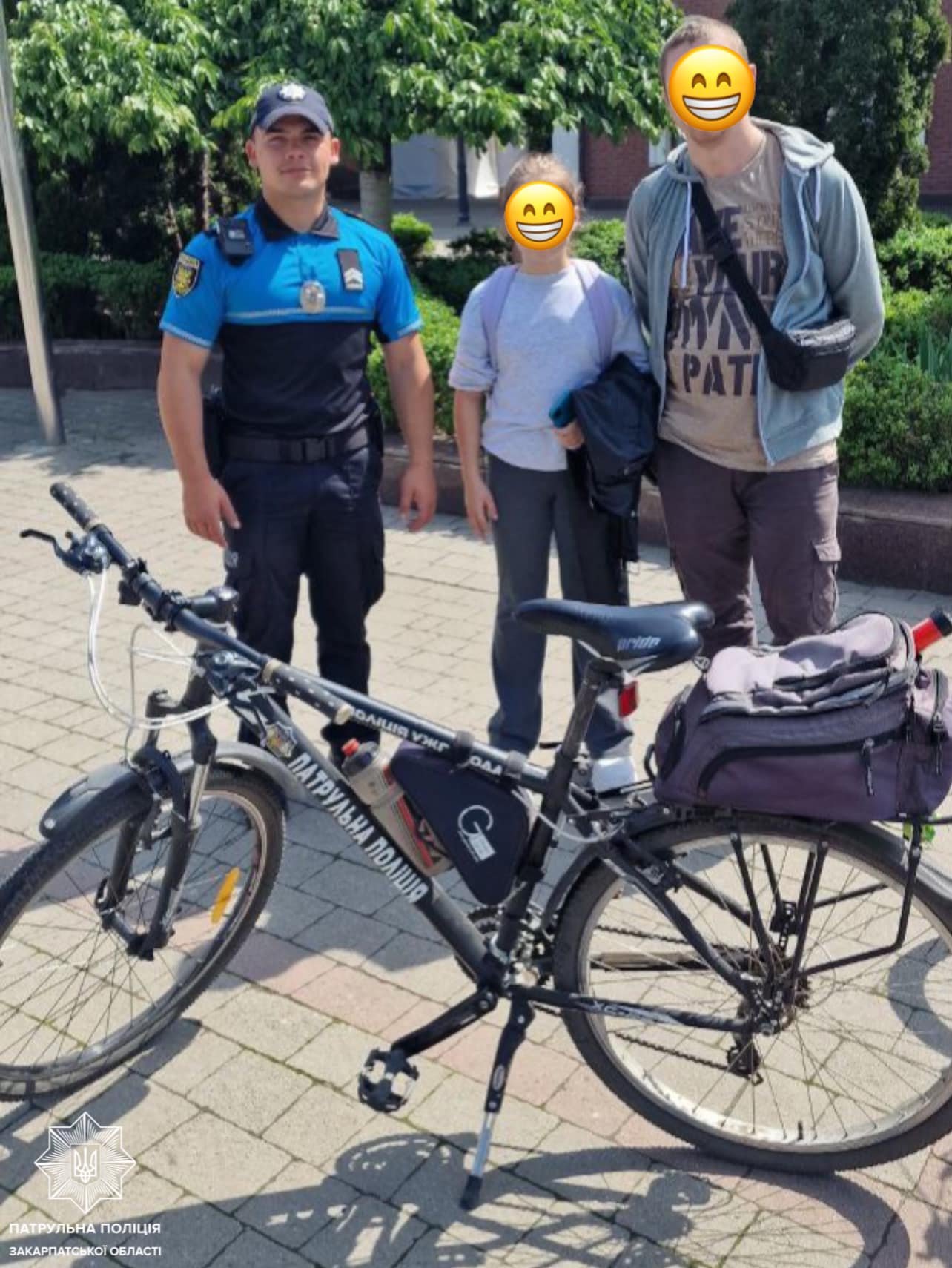 В Ужгороді патрульні допомогли дівчинці знайти батька, який залишив її на автовокзалі