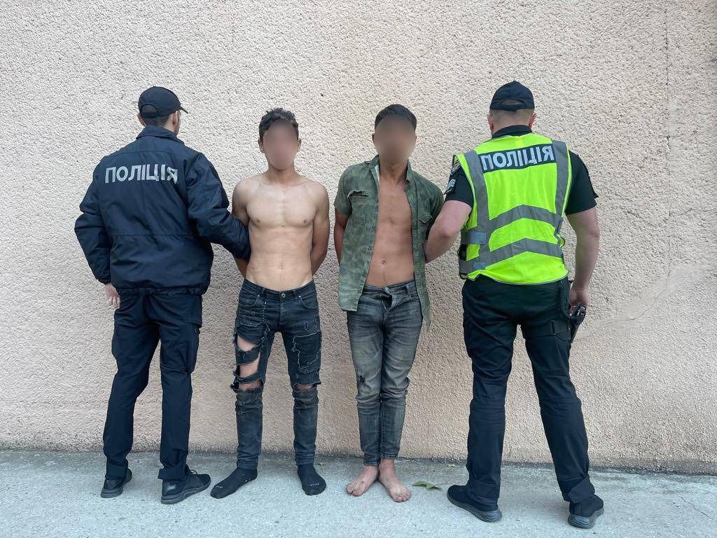 У Виноградові поліція затримала групу раніше судимих зловмисників, які вчинили розбійний напад на перехожого: серед підозрюваних - неповнолітній