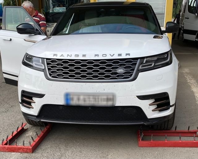 На кордоні з Угорщиною виявили викрадений у Польщі позашляховик