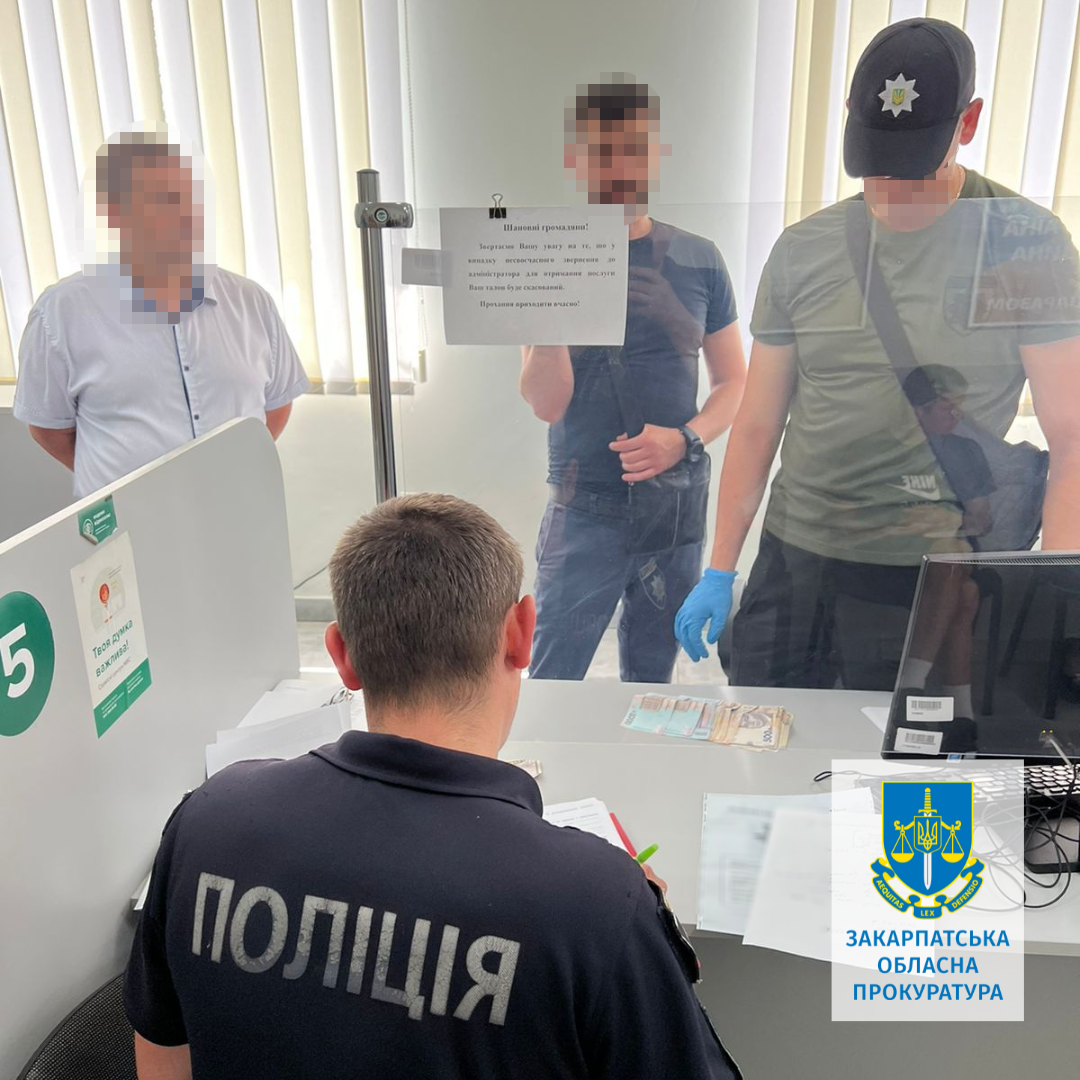 У Тячеві керівник автошколи пропонував жінці  отримати водійські права без навчання