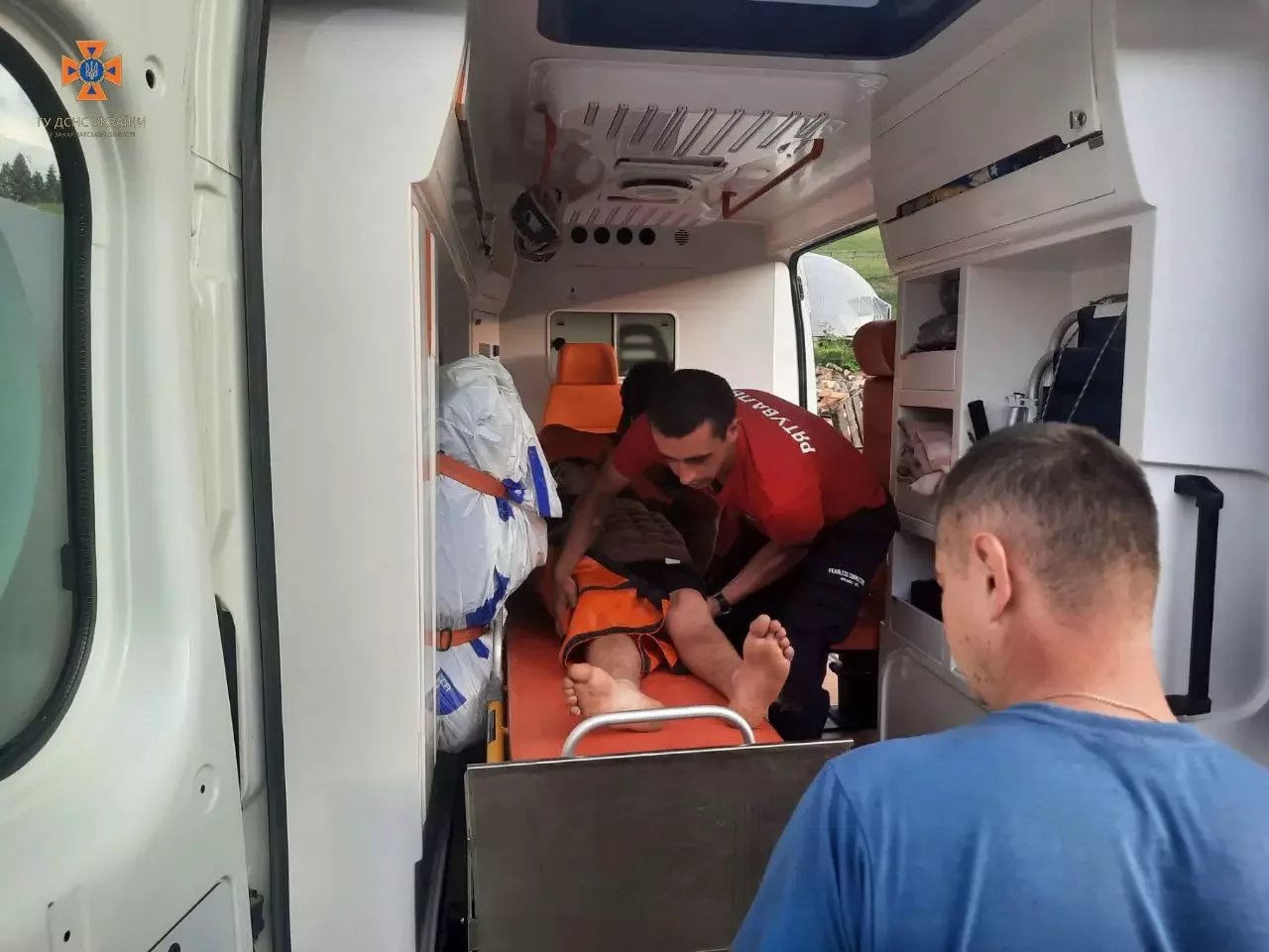 Закарпатські рятувальники надали допомогу туристам, яким стало зле в горах