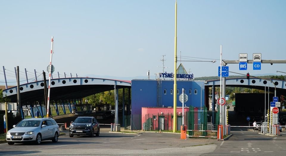 Тимчасово не працює міжнародний пункт пропуску Ужгород-Вишнє Нємецьке 