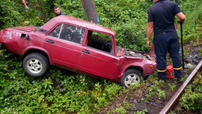 ДТП на Ужгородщині: водій ВАЗа втік з місця пригоди