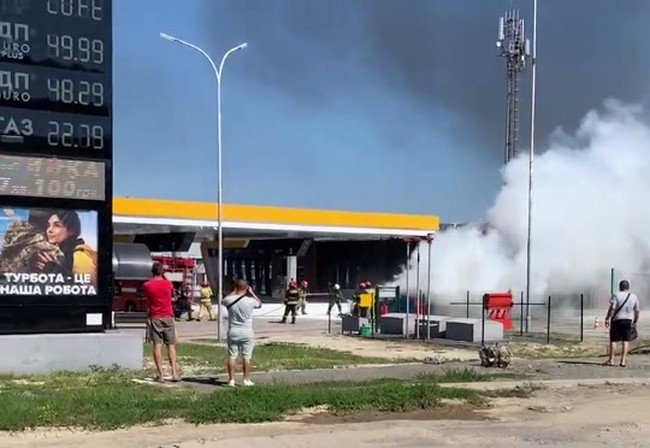 На автозаправці в Ужгороді згорів автомобіль