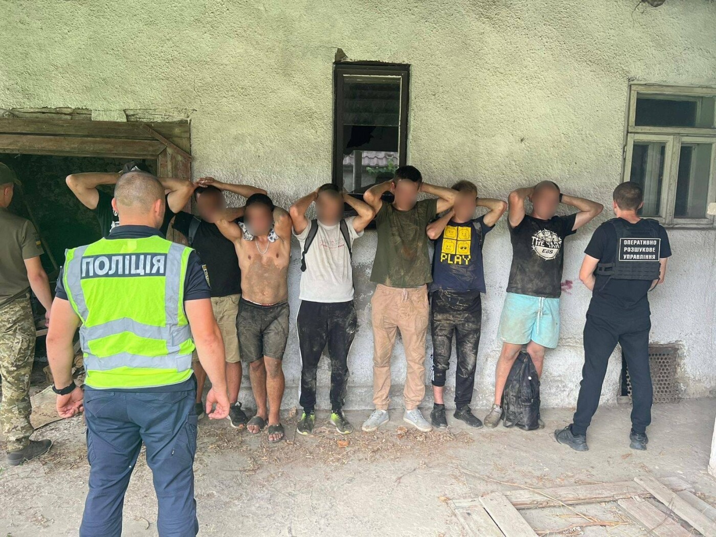 На Берегівщині поліція затримала групу переправників: за 3500 $ організовували для чоловіків перетин державного кордону