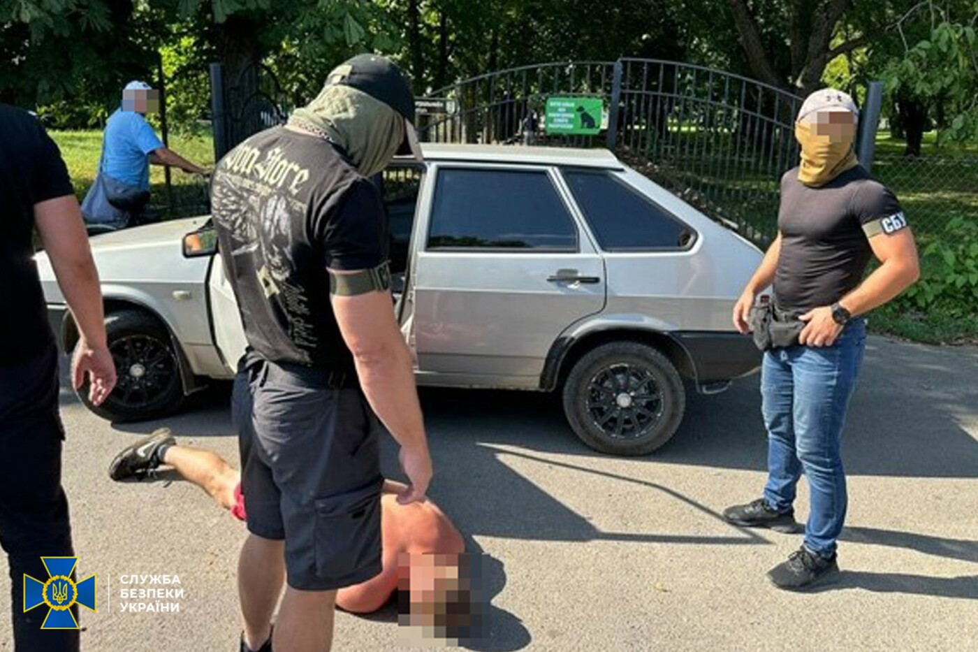 У Мукачеві СБУ нейтралізувала угруповування рекетирів, яке тероризувало і тримало в страху місцевих жителів