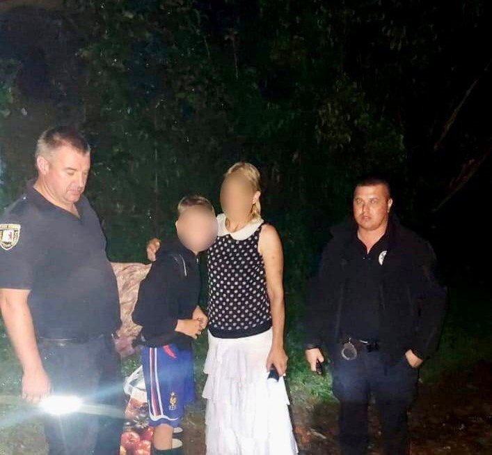 На Рахівщині поліцейські розшукали 13-річного хлопчика, який заблукав у лісі
