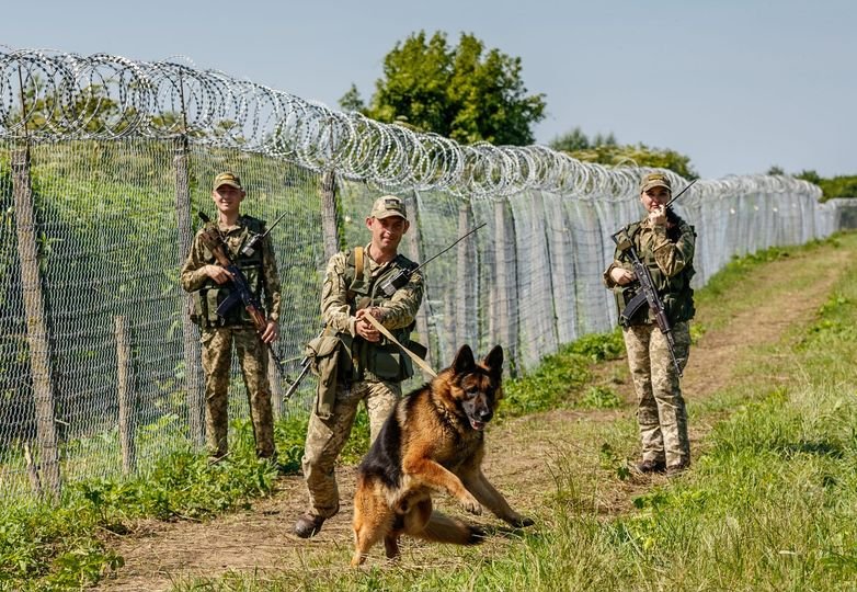 На Ужгородщині затримали чотири групи нелегалів, які планували дістатися Словаччини