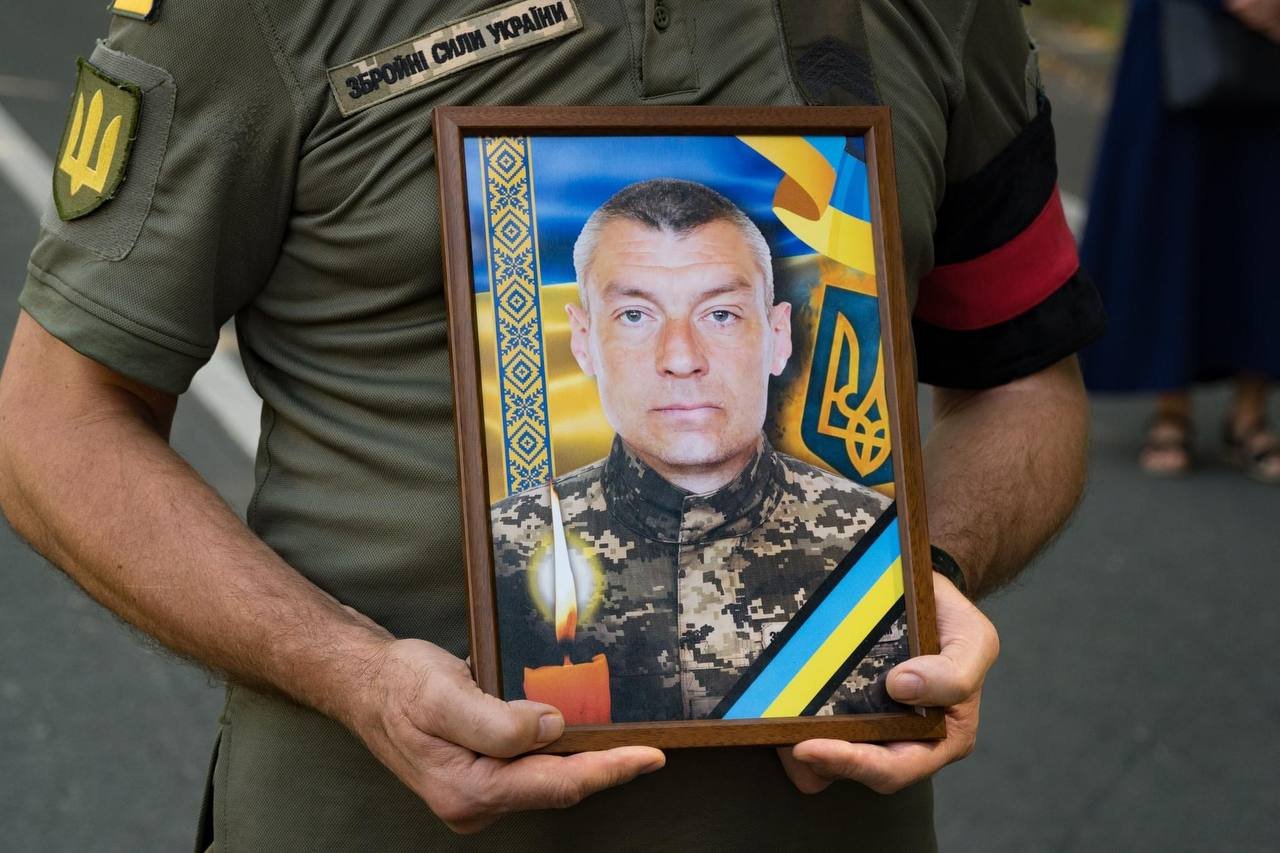 В Ужгороді сьогодні попрощалися із солдатом Олександром Лагітою