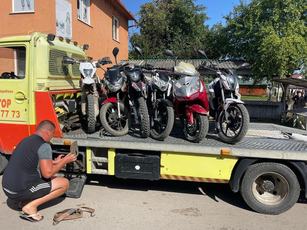 Закарпатські поліцейські «взялися» за мотоциклістів