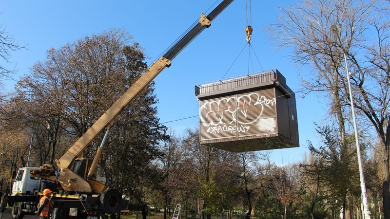 Мерія оприлюднила список конструкцій, вивісок та споруд, що підлягають знесенню