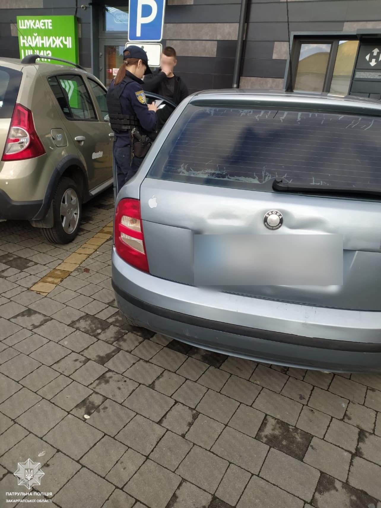 Паркування в місцях для водіїв з інвалідністю: поліція виносила постанови порушникам в Ужгороді та Мукачеві