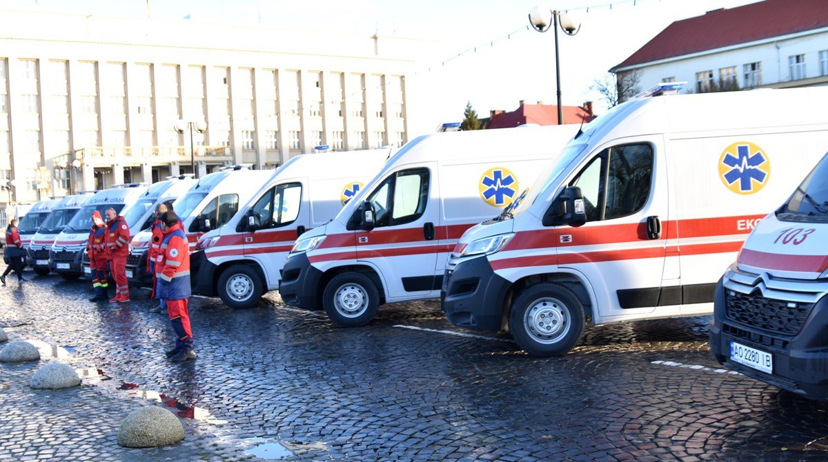 Закарпаття отримало 10 нових автомобілів швидкої допомоги