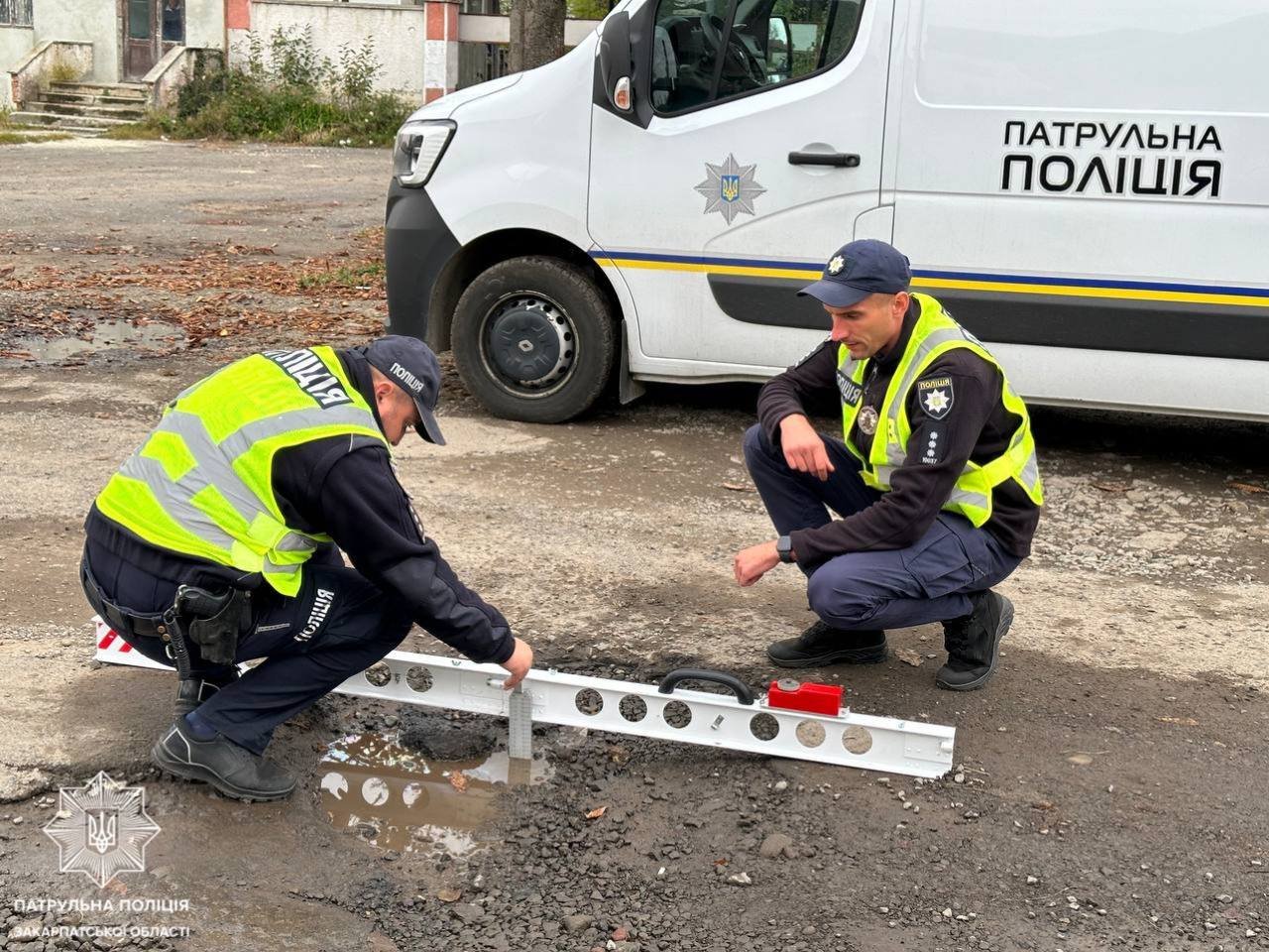 Закарпатські патрульні підсумували результати осіннього комісійного обстеження вулично-шляхової мережі