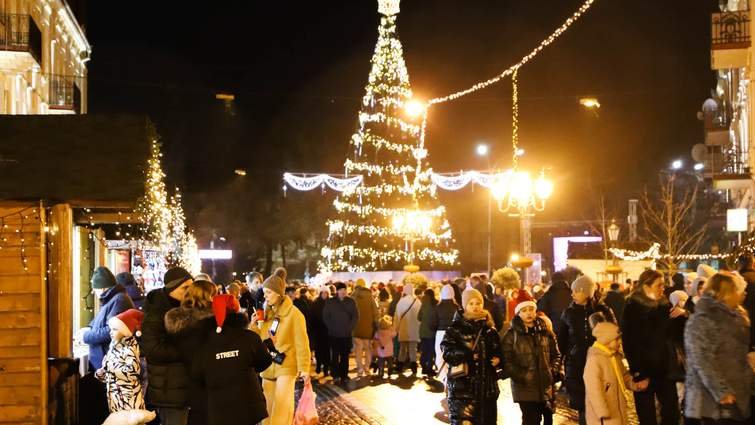 Святкову ялинку встановлять в Ужгороді за кошти меценатів до Дня святого Миколая