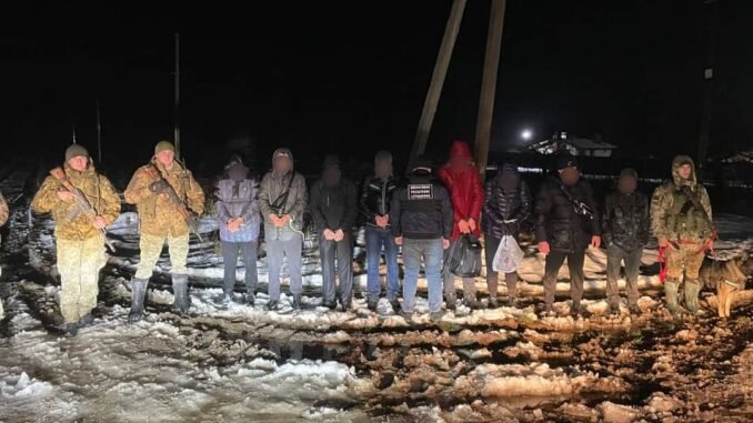 На Ужгородщині затримали групу нелегалів, які намагалися засніженими горами дістатися до ЄС