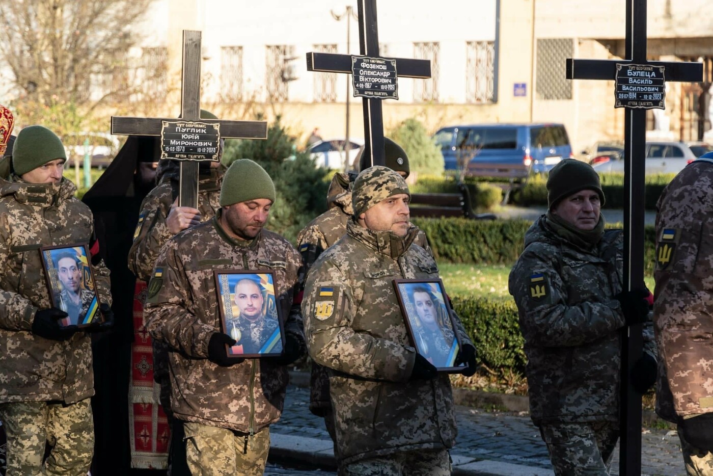 Сьогодні Ужгород прощався з трьома полеглими Героями - захисниками України