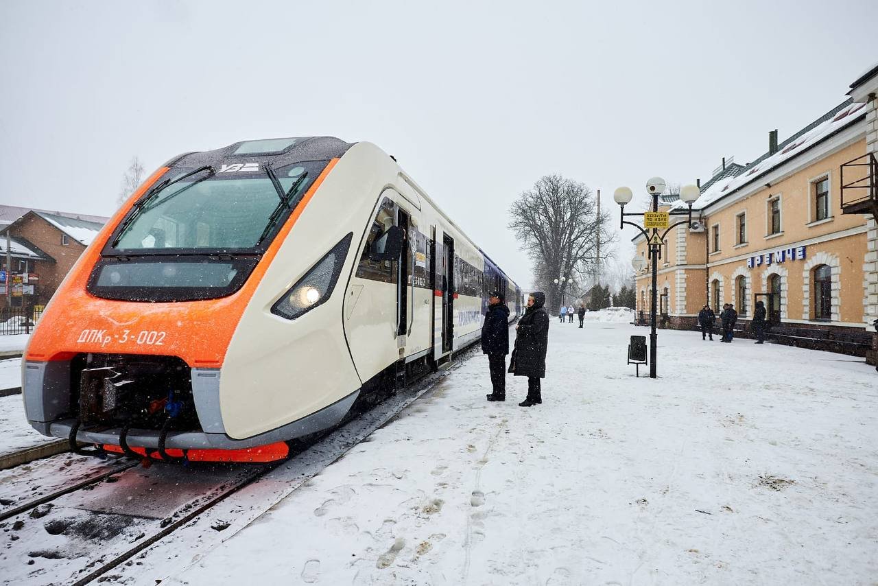 Укрзалізниця запустить додатковий поїзд до Закарпаття перед святами