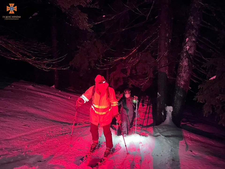 Ще двоє лижників заблукали в зимових Карпатах - цього разу на Драгобраті