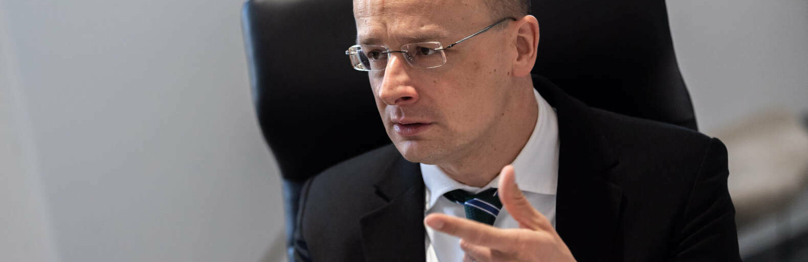 Глава МЗС Угорщини Сіярто відвідає Україну